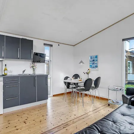 Vakantiehuis Lovely In With Kitchen